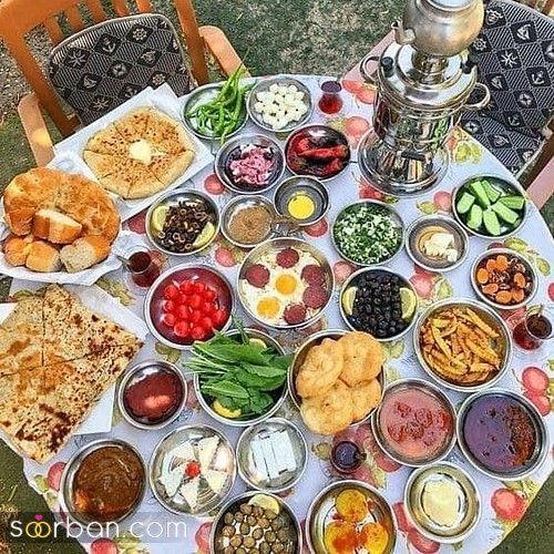 چیدمان میز صبحانه دونفره و برای مهمان - 32 ایده تزیین میز صبحانه مجلسی جدید