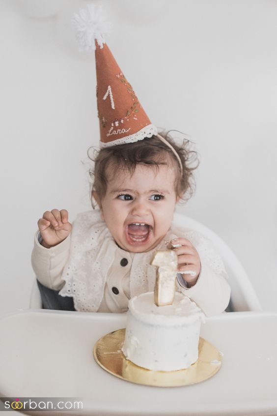 25 ژست عکاسی کودک با تم تولد در خانه | جدیدترین ایده های عکس گرفتن از کودک در روز تولد در منزل